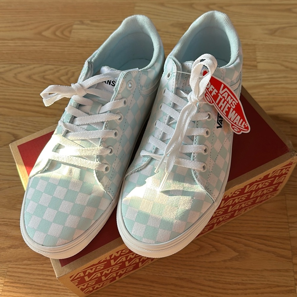 NWT Women’s 11 Vans ‘Seldan’ checkerboard shoes